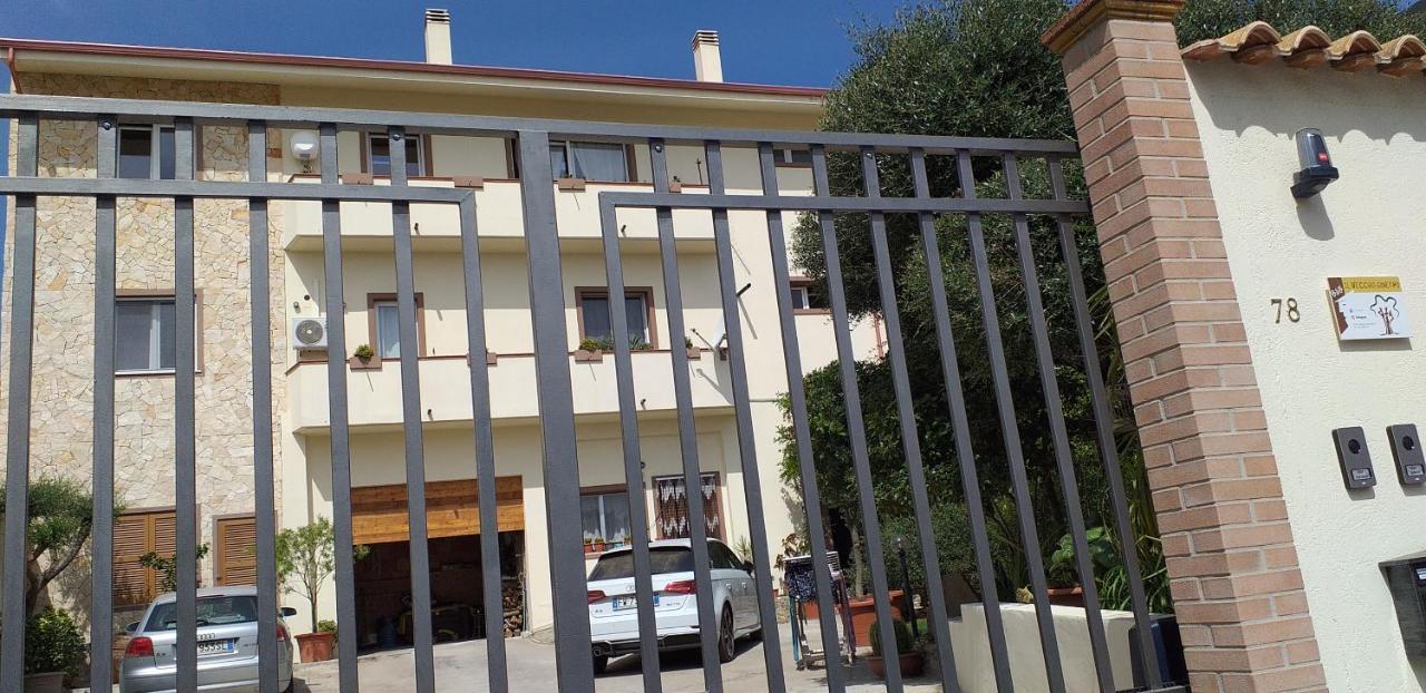 Il Vecchio Ginepro Bed & Breakfast Capoterra Bagian luar foto