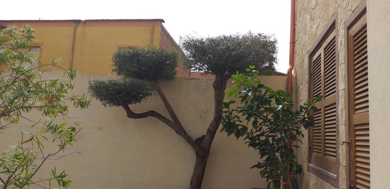 Il Vecchio Ginepro Bed & Breakfast Capoterra Bagian luar foto
