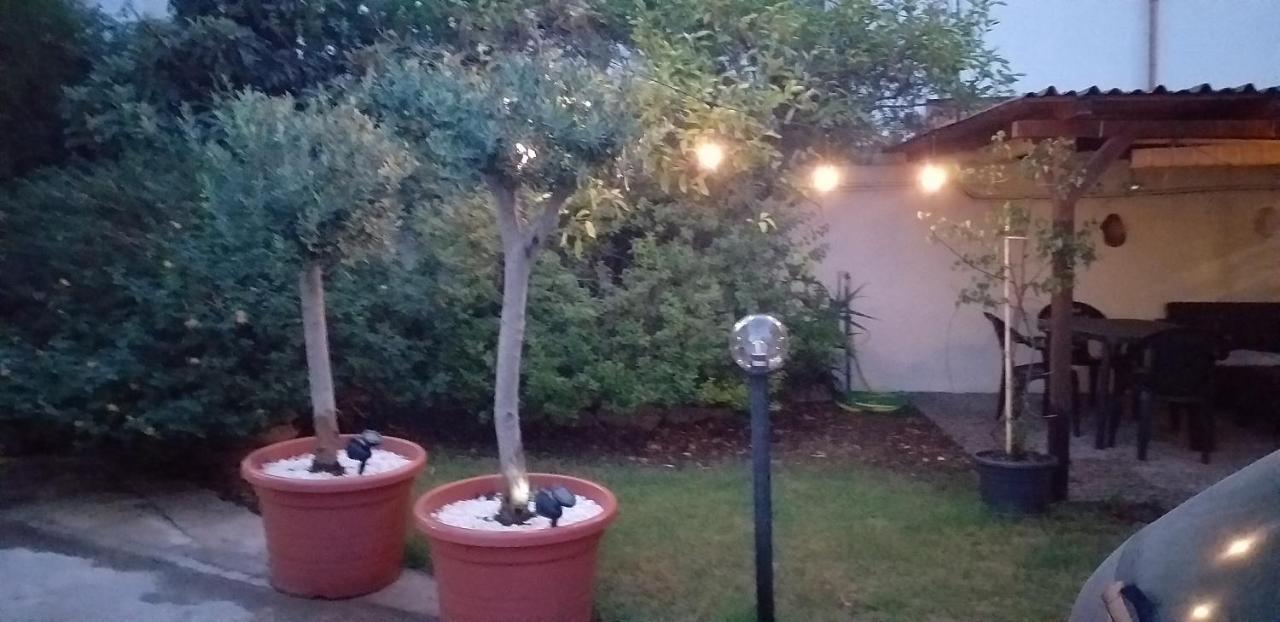Il Vecchio Ginepro Bed & Breakfast Capoterra Bagian luar foto